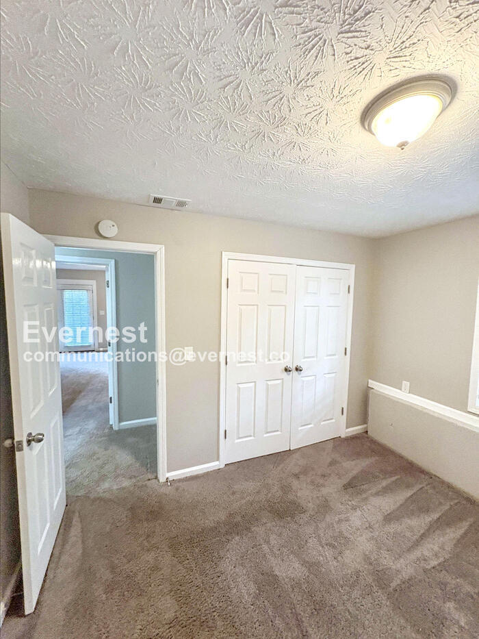 Building Photo - 20 Shenandoah Dr