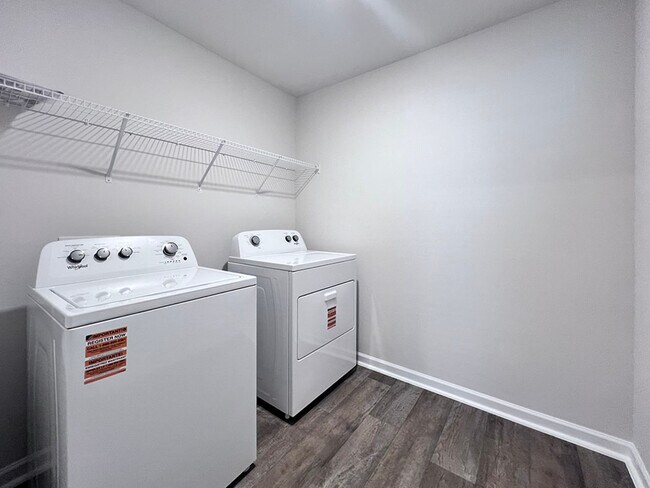 Building Photo - 258 Palm Dr