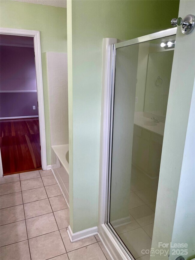 Building Photo - 3823 Thomas Ridge Dr