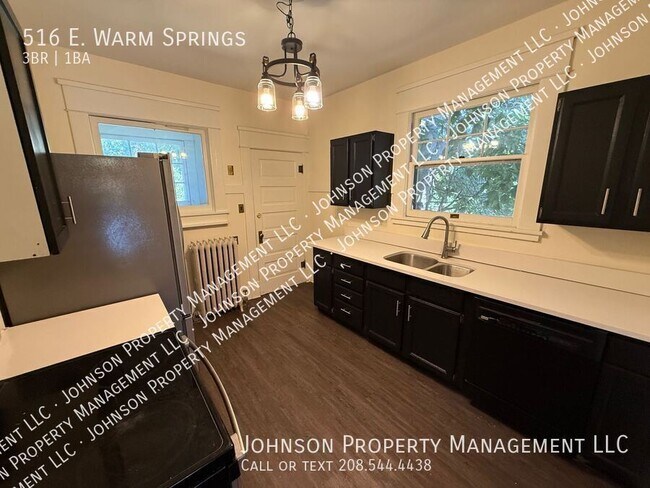 Building Photo - 516 E Warm Springs Ave