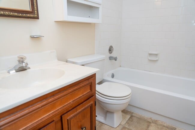 Building Photo - 1054 Cheshire Ct