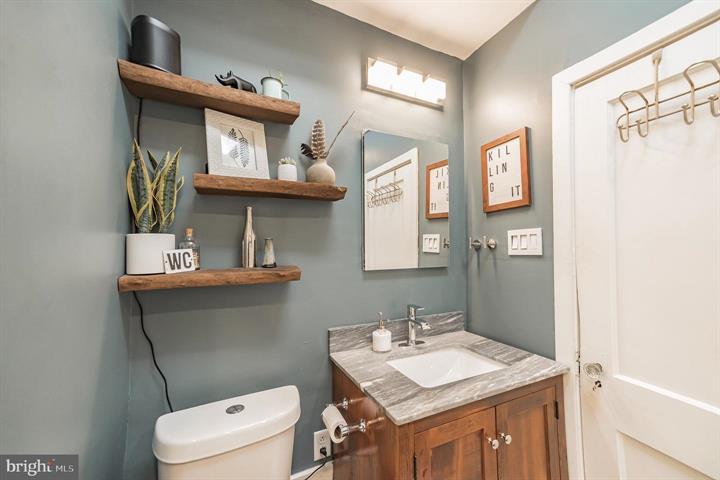 Bathroom - 657 Gerhard St