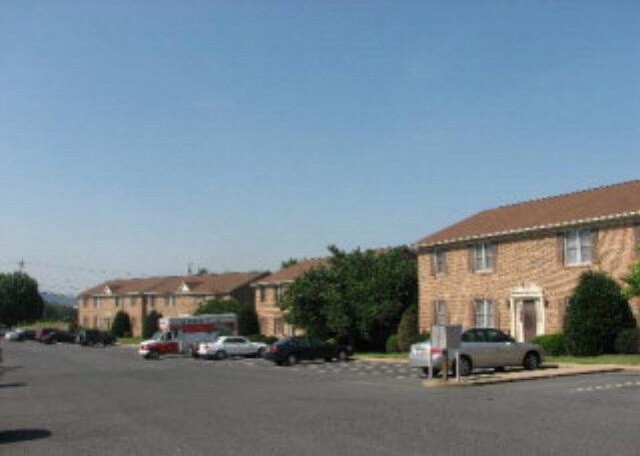Primary Photo - Lexington Square Apartments