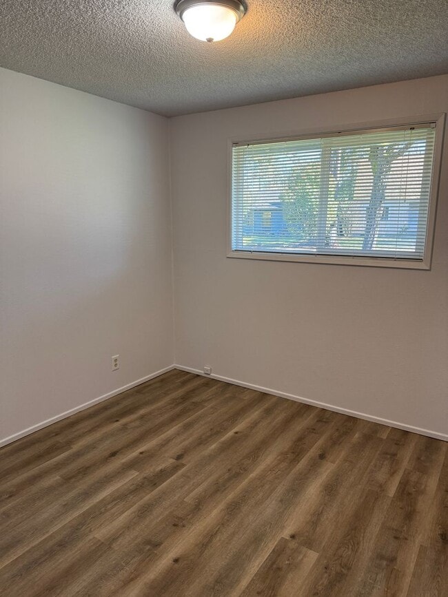 Building Photo - thaa01