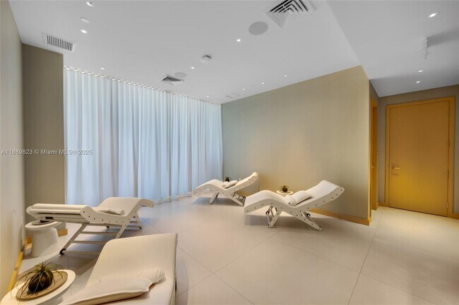 Building Photo - 500 Alton Rd