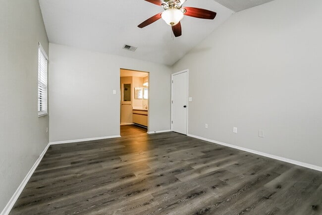 Building Photo - 10119 Deepbrook Dr