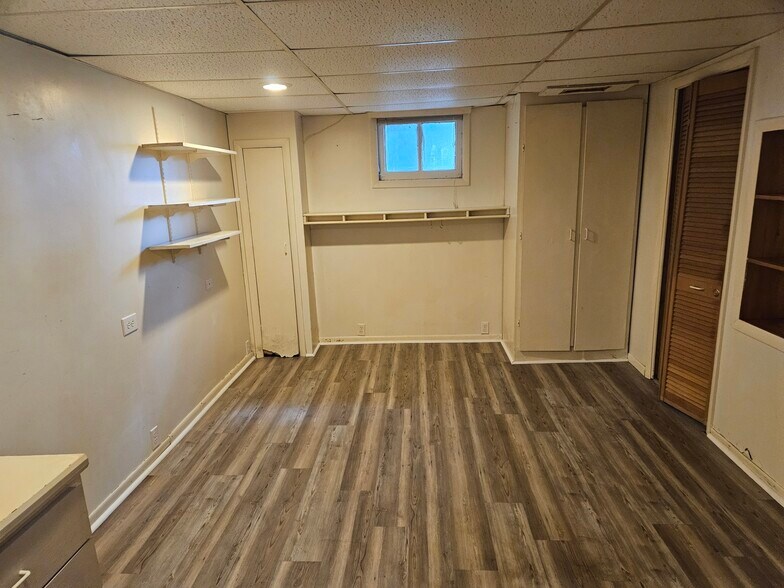 Building Photo - 1602 W University Ave