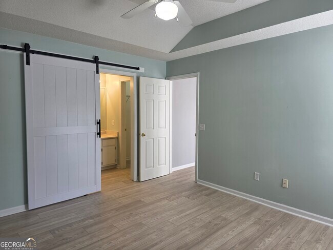 Building Photo - 136 Towne Pk E Dr