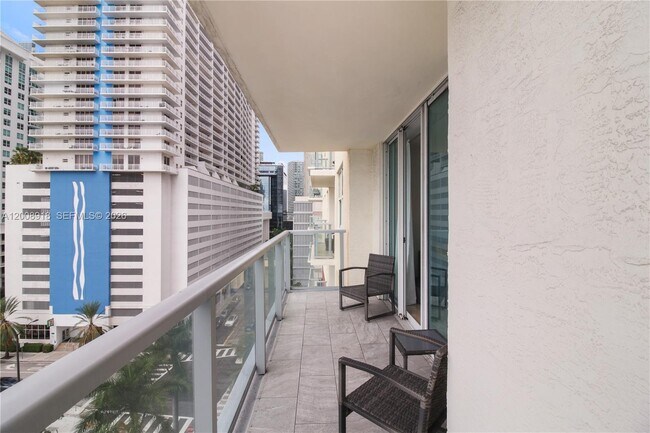 Building Photo - 1155 Brickell Bay Dr