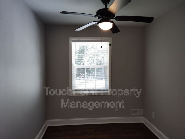 Building Photo - 3401 Bonaire Dr