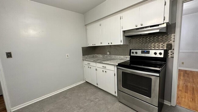 Building Photo - 2766 N Barksdale Dr
