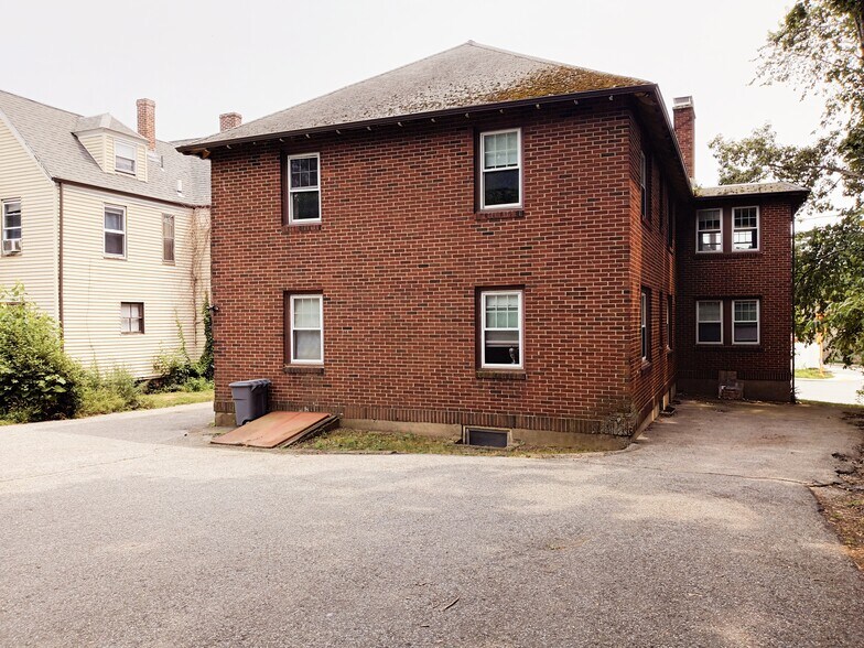 Building Photo - 1669 Centre St
