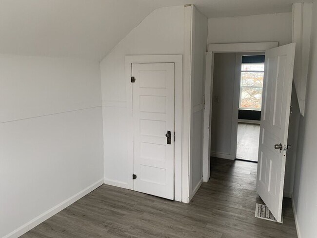 Building Photo - 1464 Beach St