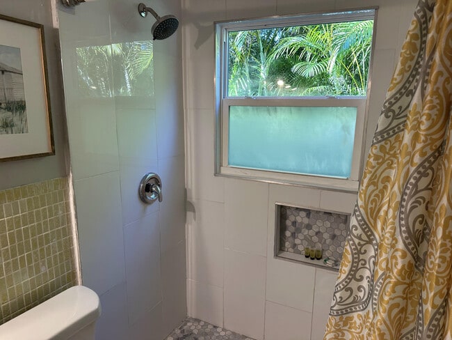 Building Photo - 1258 Beach Rd