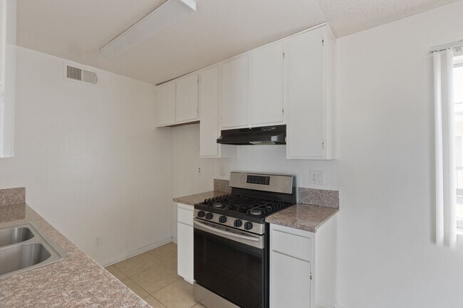 Building Photo - 7233 Loma Verde Ave