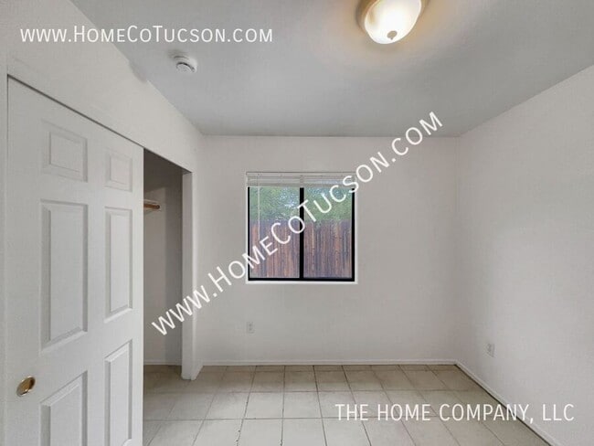 Building Photo - 750 W 41st St