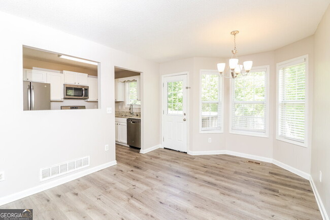 Building Photo - 425 River Trace Dr