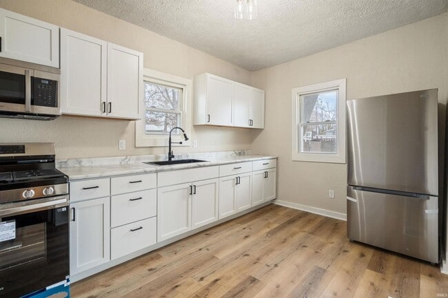 Building Photo - 1012 E Taylor St