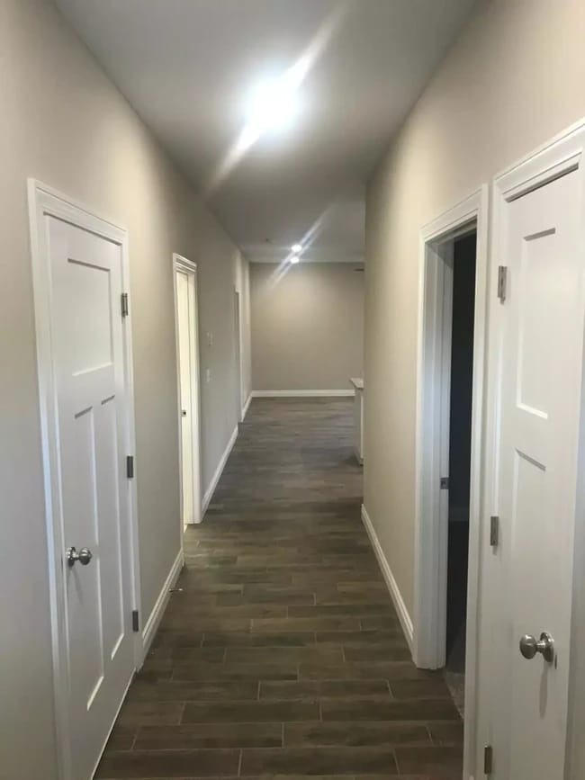 Building Photo - 632 W Clark St