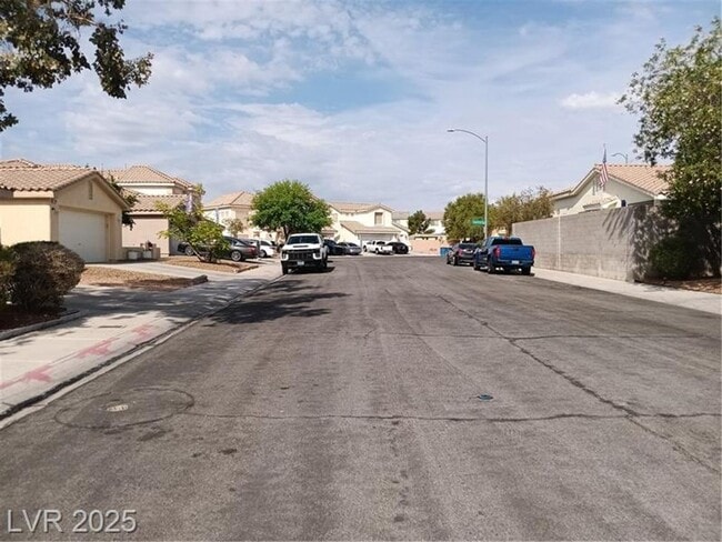 Building Photo - COMING SOON! NORTHWEST GEM! SPACIOUS HOME ...
