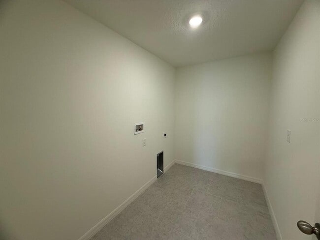 Building Photo - 293 Lafleur St