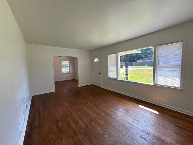 Building Photo - 622 Cardinal Dr