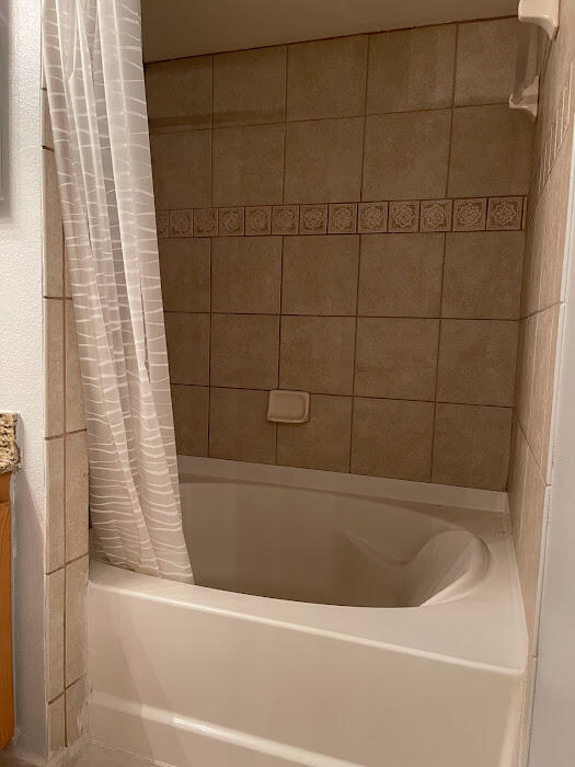 Building Photo - 211 SW Palm Dr