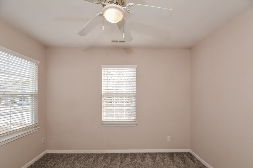 Building Photo - 648 Ashbrittle Dr