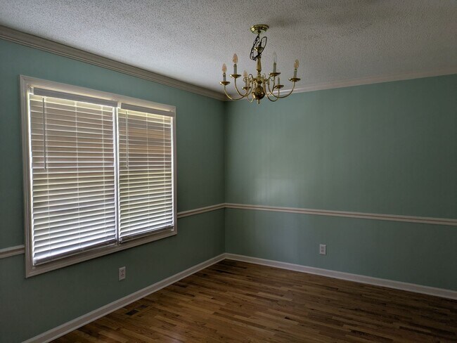 Building Photo - 3BR/2.5Bath House in NE Hickory