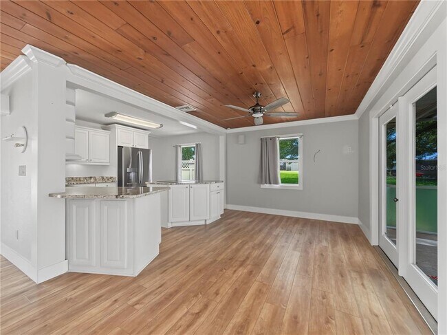 Building Photo - 125 Lake Roy Dr