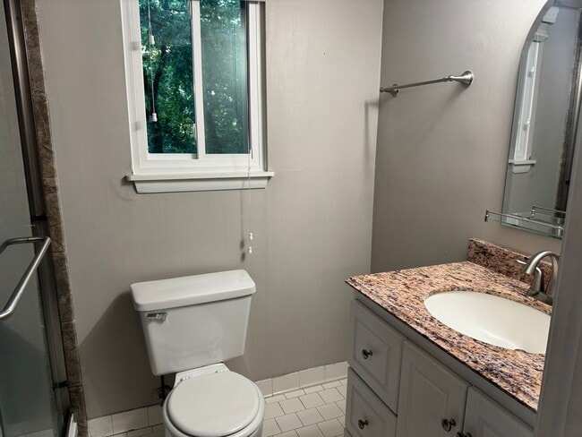Building Photo - Charming 3 bed 2 bath Townhouse near Nippe...