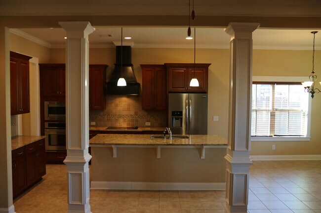 Building Photo - Executive Rental in Cypress Point S/D