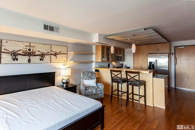 Building Photo - 255 N Sierra St