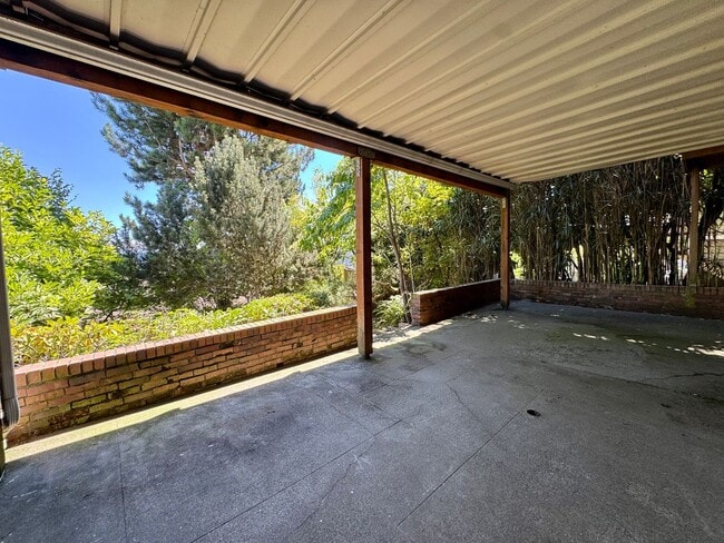 Building Photo - Hawthorne Hills Home