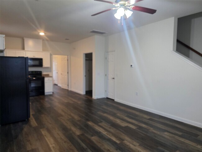 Building Photo - 6311 White Oak Dr