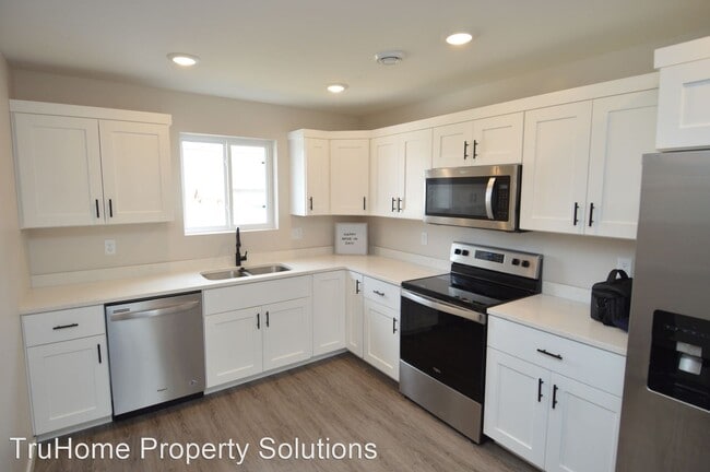 Building Photo - 3 br, 3.5 bath House - 1079 Thames Court