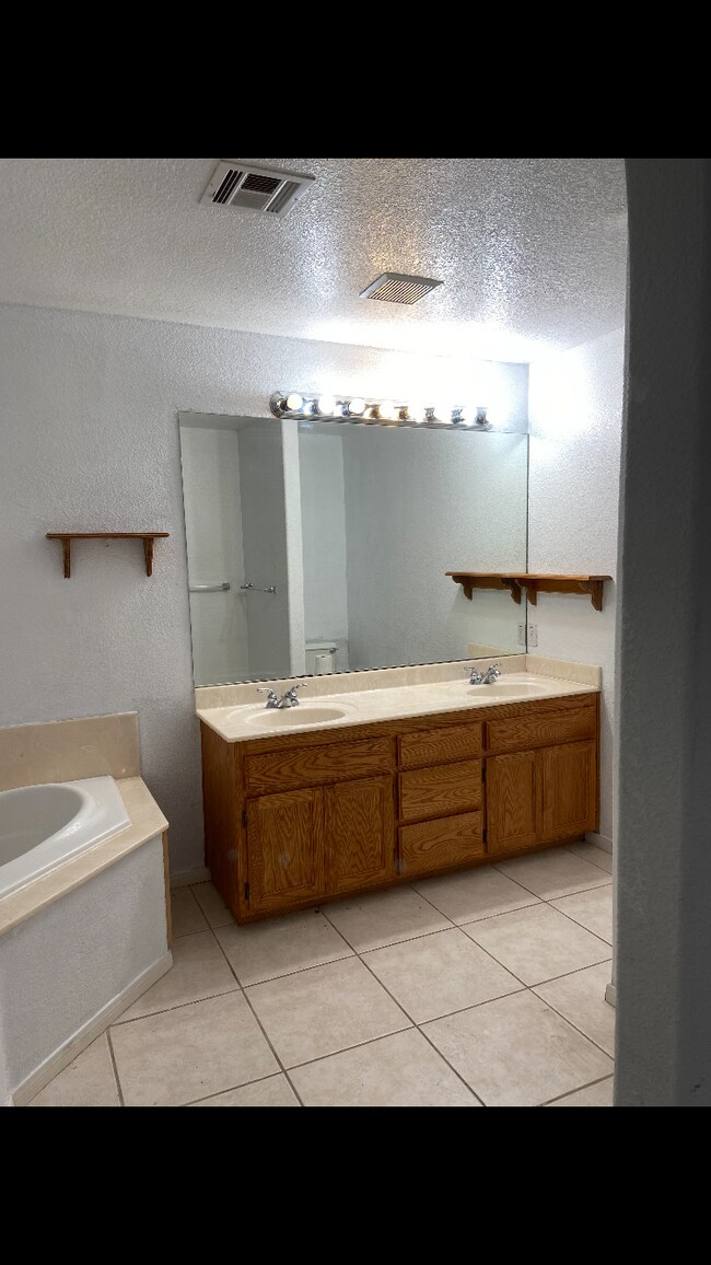 Building Photo - 16627 Ponca St