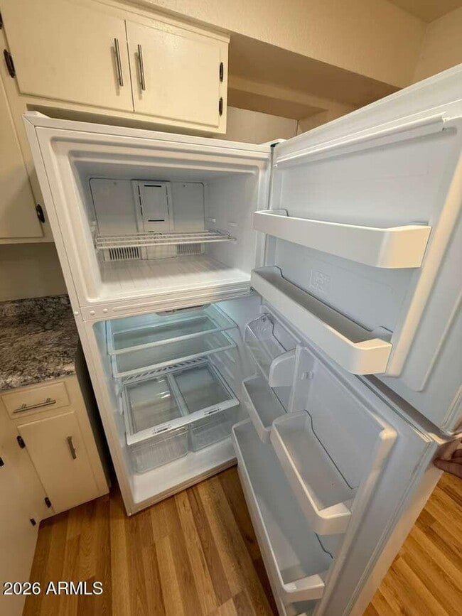 Building Photo - 860 E 13th St