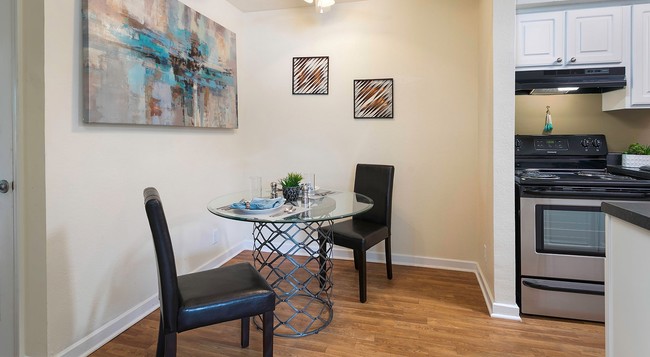 Dining Area - Holly Hills Apartment Homes