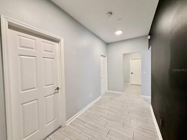 Building Photo - 4301 River Close Blvd