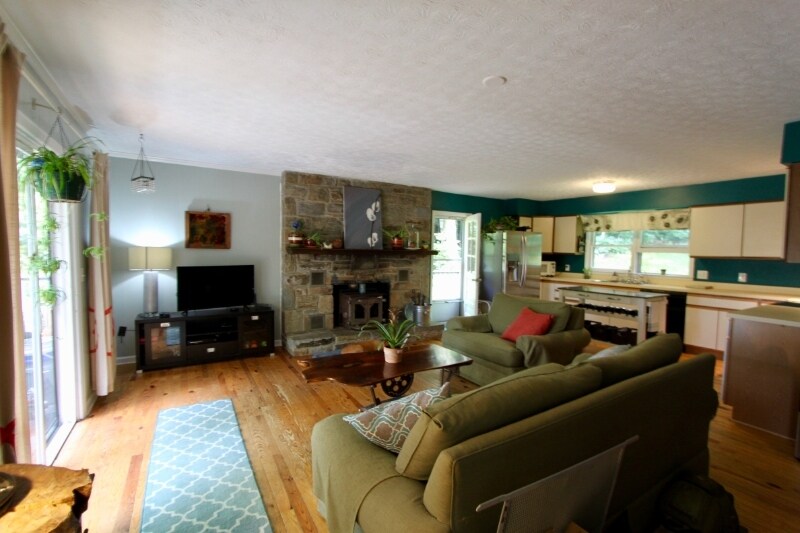 Building Photo - 416 Rainbow Mountain Rd