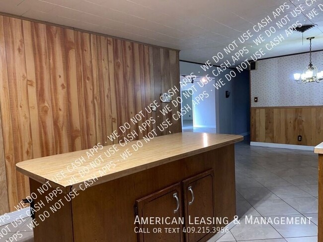 Building Photo - 3549 Drexel Ave