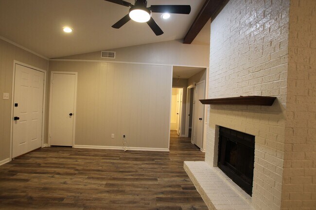 Building Photo - Coming Soon!  Remodeled 3 Bedroom 2 Bath! Large Yard!