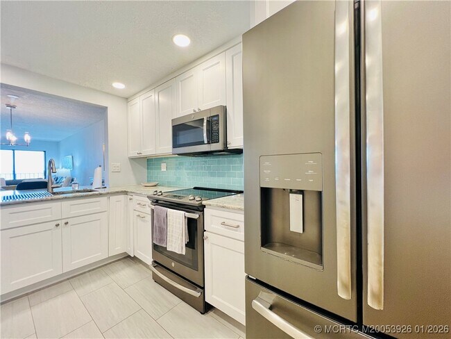 Building Photo - 9400 S Ocean Dr