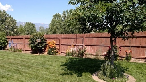 Building Photo - Spacious Open Floor Plan with Stunning Mou...