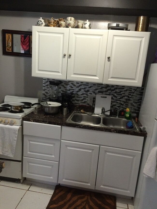 Building Photo - 2-1 house