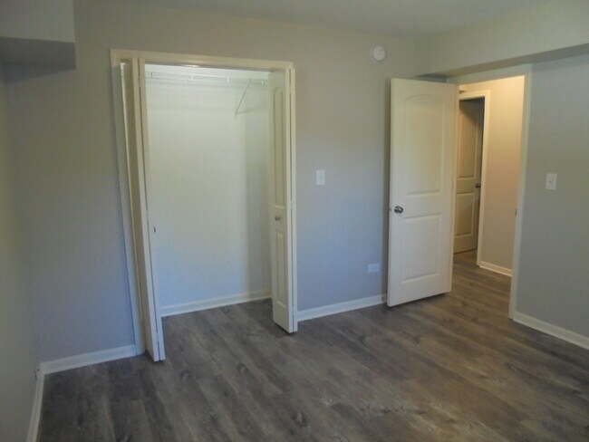 Building Photo - 1434 Walnut Dr