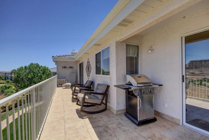 Building Photo - 1845 W Canyon View Dr