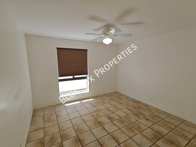Building Photo - 2781 W Calle Carapan