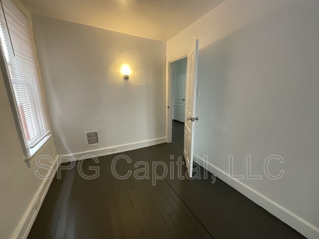 Building Photo - 342 Smyser St